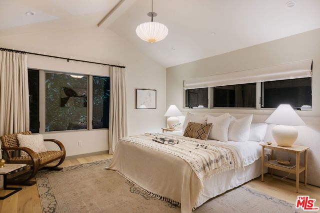 9843 Yoakum Drive, Beverly Hills, CA 90210