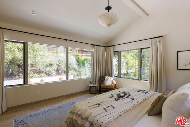 9843 Yoakum Drive, Beverly Hills, CA 90210