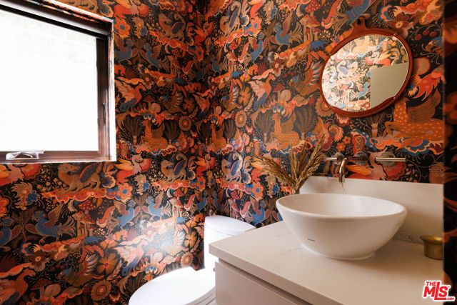 9843 Yoakum Drive, Beverly Hills, CA 90210