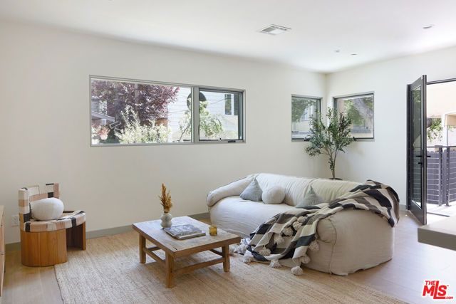 9843 Yoakum Drive, Beverly Hills, CA 90210