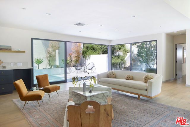 9843 Yoakum Drive, Beverly Hills, CA 90210