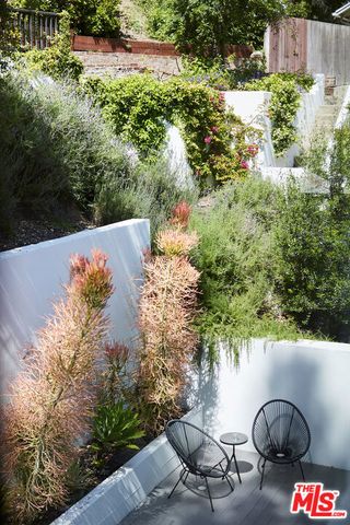 9843 Yoakum Drive, Beverly Hills, CA 90210