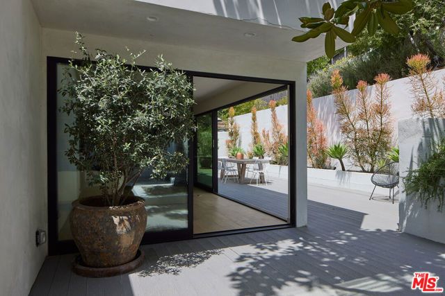 9843 Yoakum Drive, Beverly Hills, CA 90210