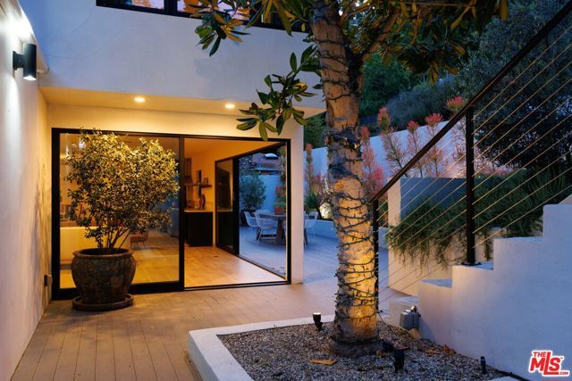 9843 Yoakum Drive, Beverly Hills, CA 90210