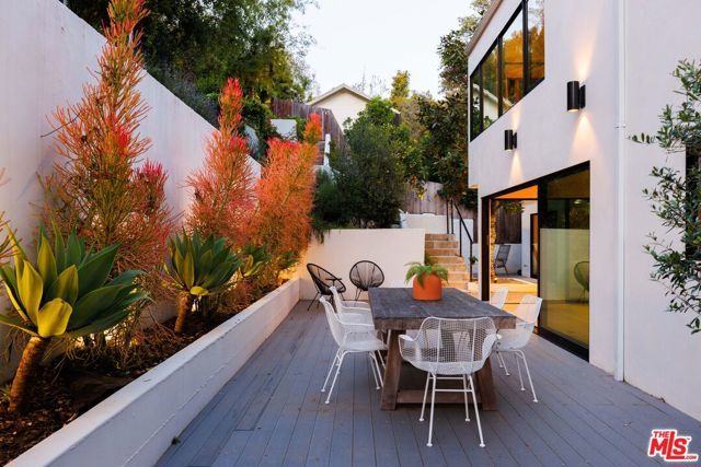 9843 Yoakum Drive, Beverly Hills, CA 90210