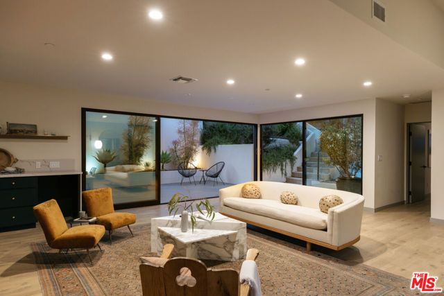 9843 Yoakum Drive, Beverly Hills, CA 90210