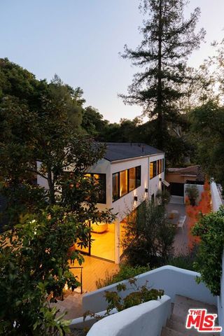 9843 Yoakum Drive, Beverly Hills, CA 90210