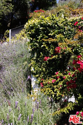 9843 Yoakum Drive, Beverly Hills, CA 90210