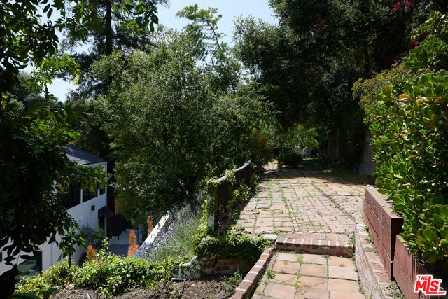 9843 Yoakum Drive, Beverly Hills, CA 90210