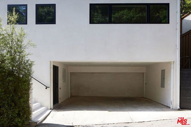 9843 Yoakum Drive, Beverly Hills, CA 90210