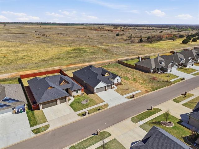 9308 Taggert Lane, Yukon, OK 73099