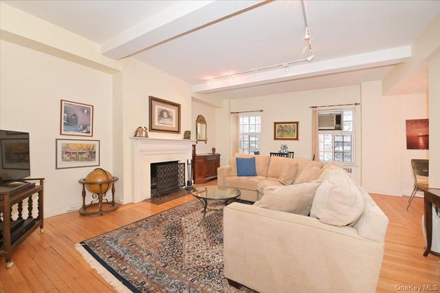 160 MIDDLE NECK RD 2-G, Great Neck, NY 11021