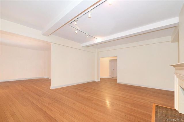 160 MIDDLE NECK RD 2-G, Great Neck, NY 11021