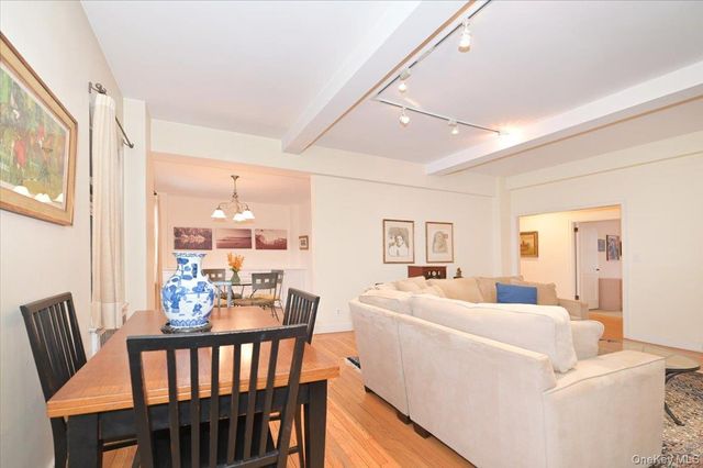 160 MIDDLE NECK RD 2-G, Great Neck, NY 11021