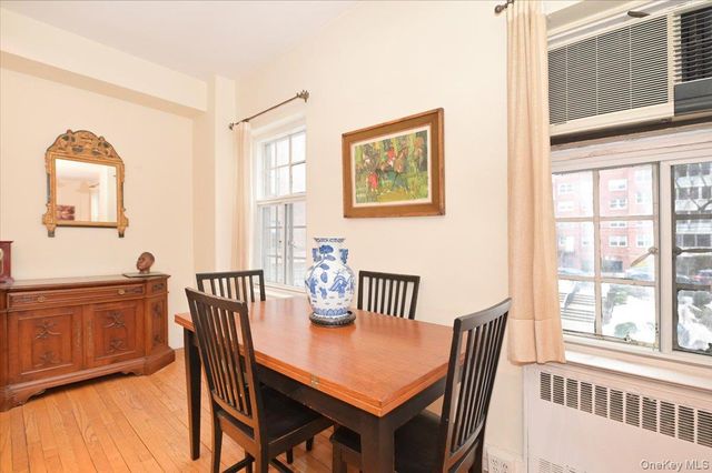 160 MIDDLE NECK RD 2-G, Great Neck, NY 11021