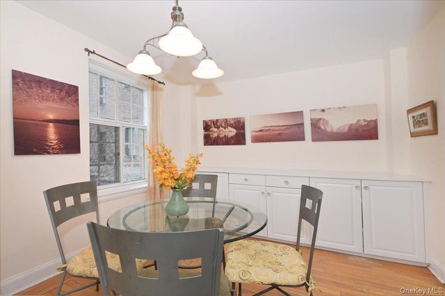 160 MIDDLE NECK RD 2-G, Great Neck, NY 11021