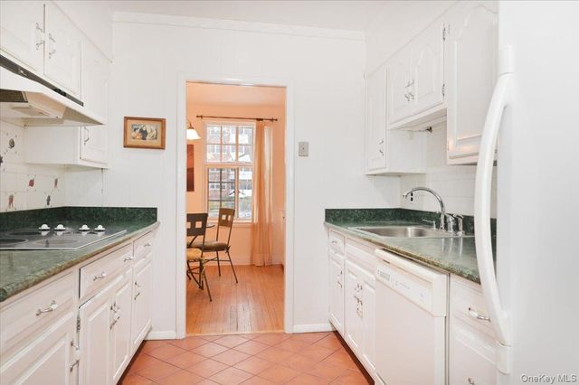 160 MIDDLE NECK RD 2-G, Great Neck, NY 11021