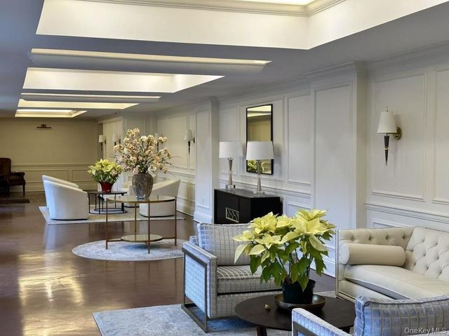 160 MIDDLE NECK RD 2-G, Great Neck, NY 11021