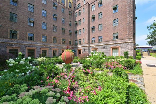 160 MIDDLE NECK RD 2-G, Great Neck, NY 11021