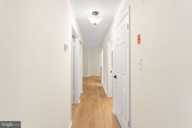 77 CHEVERNY CT, Hamilton, NJ 08619