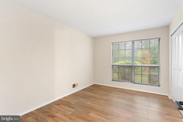 77 CHEVERNY CT, Hamilton, NJ 08619