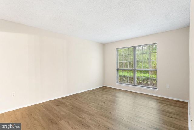 77 CHEVERNY CT, Hamilton, NJ 08619