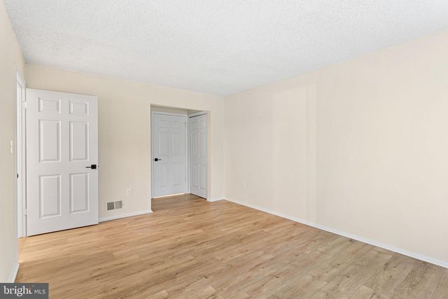 77 CHEVERNY CT, Hamilton, NJ 08619