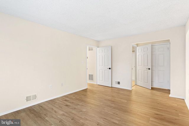 77 CHEVERNY CT, Hamilton, NJ 08619