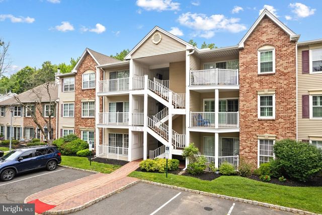77 CHEVERNY CT, Hamilton, NJ 08619