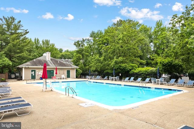 77 CHEVERNY CT, Hamilton, NJ 08619