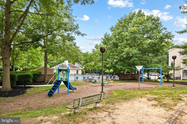 77 CHEVERNY CT, Hamilton, NJ 08619