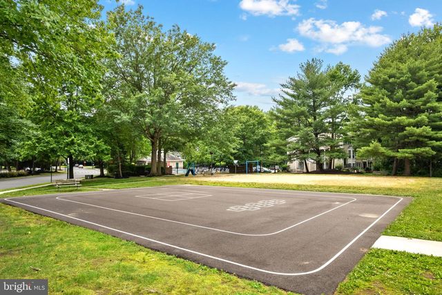 77 CHEVERNY CT, Hamilton, NJ 08619