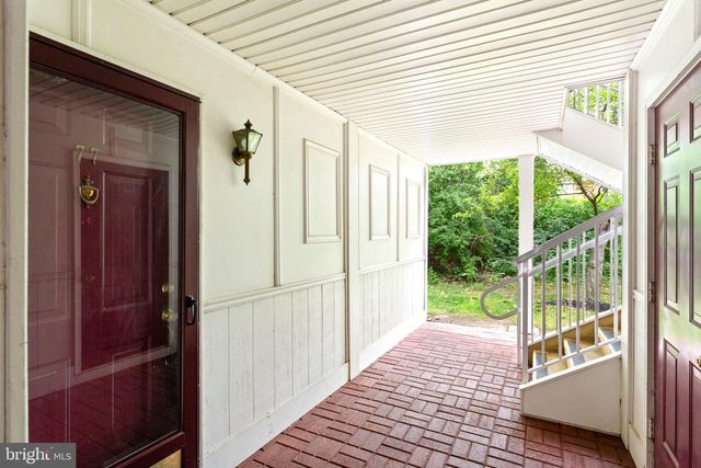77 CHEVERNY CT, Hamilton, NJ 08619