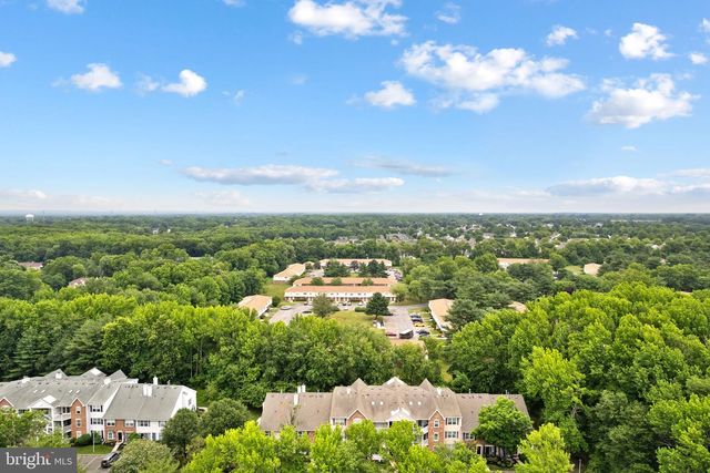77 CHEVERNY CT, Hamilton, NJ 08619