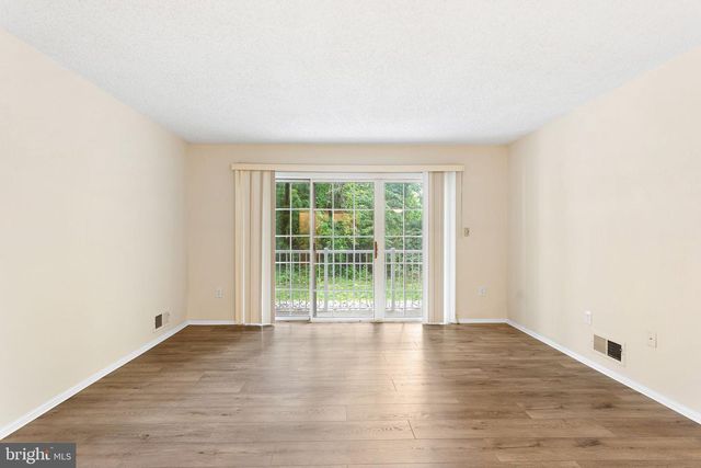 77 CHEVERNY CT, Hamilton, NJ 08619