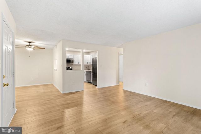 77 CHEVERNY CT, Hamilton, NJ 08619
