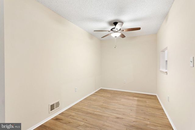 77 CHEVERNY CT, Hamilton, NJ 08619