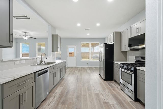 3303 Crestford Cliff Lane, Houston, TX 77047