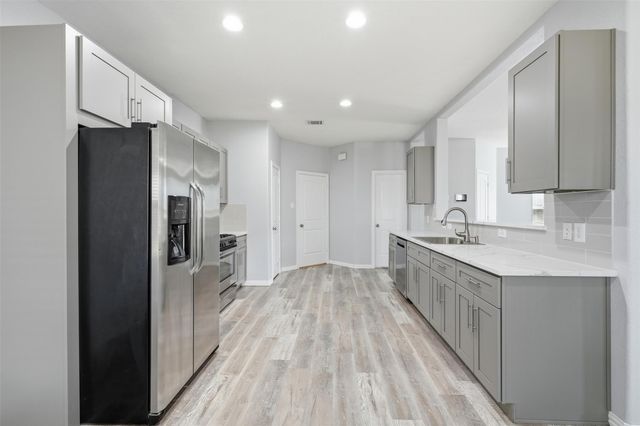 3303 Crestford Cliff Lane, Houston, TX 77047