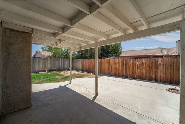 43732 La Paz, Lancaster, CA 93535