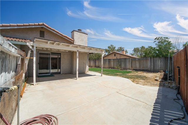 43732 La Paz, Lancaster, CA 93535