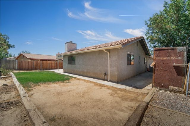 43732 La Paz, Lancaster, CA 93535