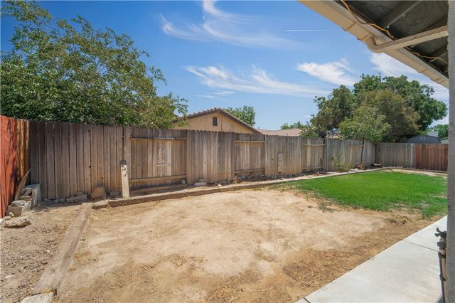 43732 La Paz, Lancaster, CA 93535