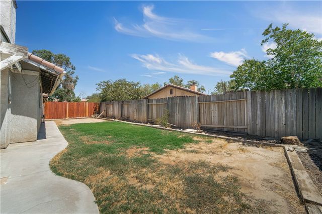 43732 La Paz, Lancaster, CA 93535