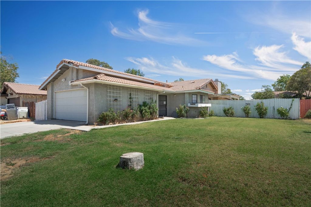 43732 La Paz, Lancaster, CA 93535