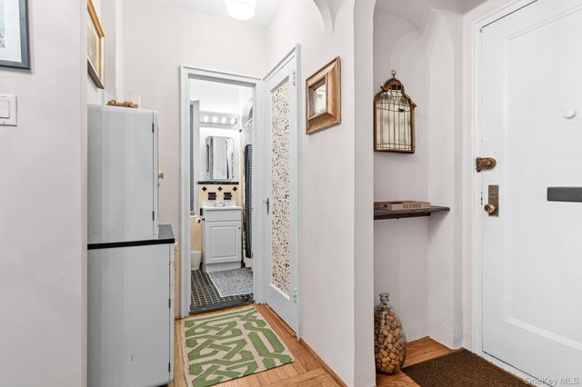 4445 Post Road 3H, Bronx, NY 10471