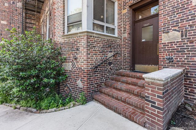 4445 Post Road 3H, Bronx, NY 10471