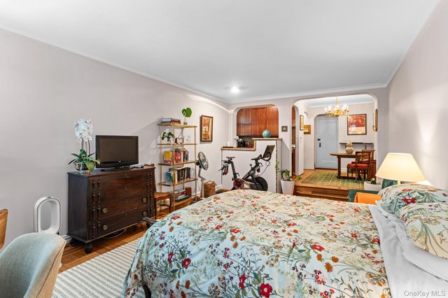 4445 Post Road 3H, Bronx, NY 10471