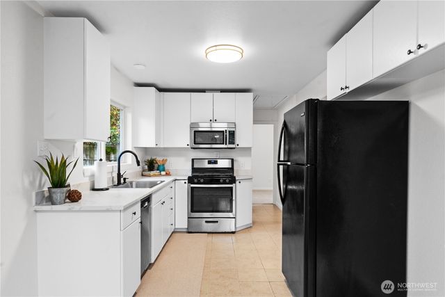 7552 21st Avenue SW, Seattle, WA 98106