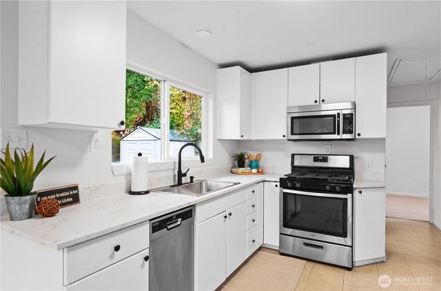 7552 21st Avenue SW, Seattle, WA 98106
